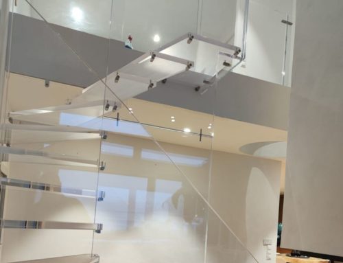 Espace escalier garde-corps transparent